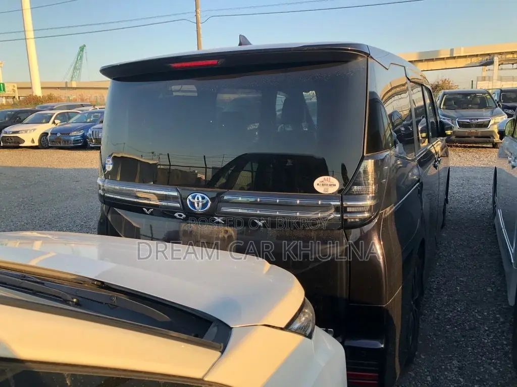 Toyota Voxy S-Z Leg Rest Clng tv 2022