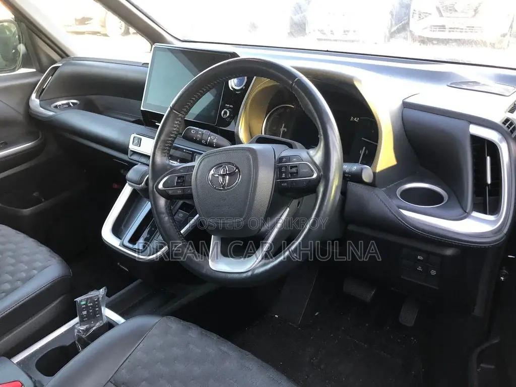 Toyota Voxy S-Z Leg Rest Clng tv 2022
