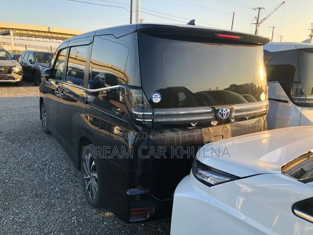 Toyota Voxy S-Z Leg Rest Clng tv 2022