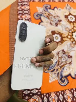 Samsung Galaxy A56 ফোন একেবারে নতুন (Used)