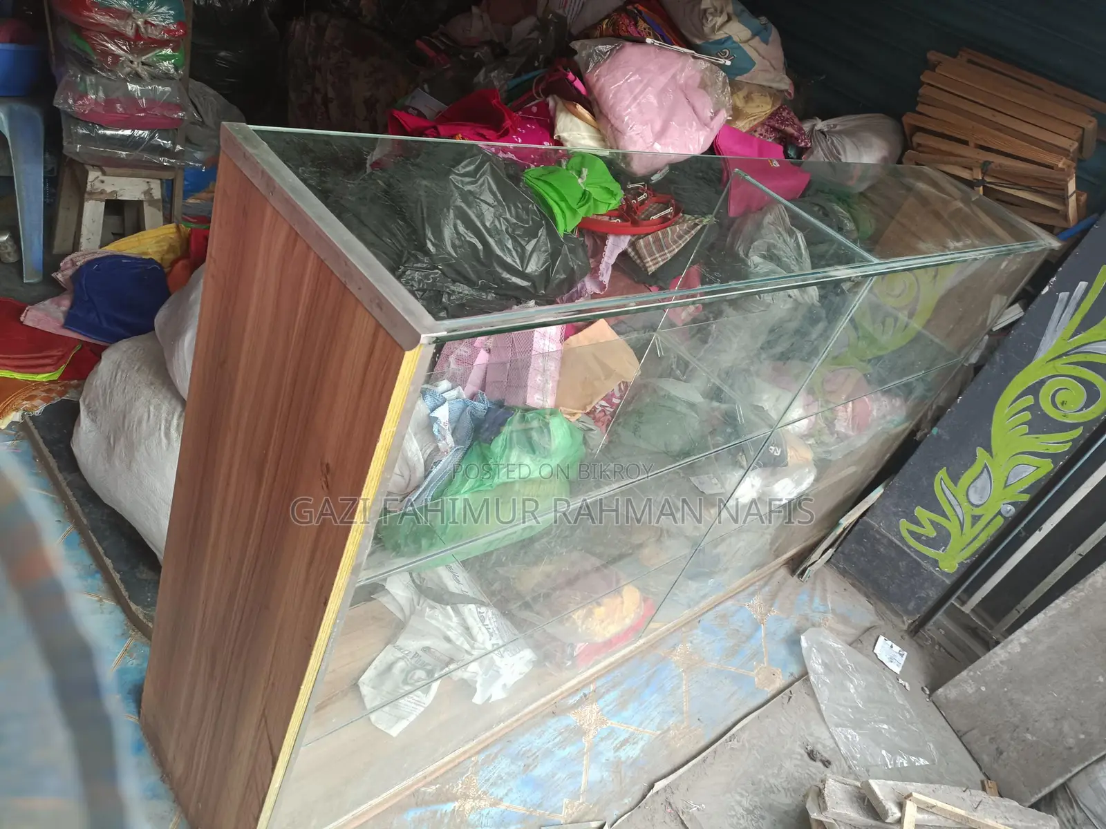 গ্লাস সেলফ