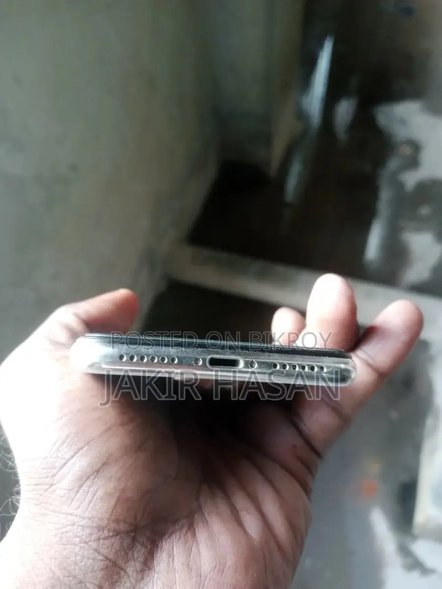 Apple iPhone X (Used)