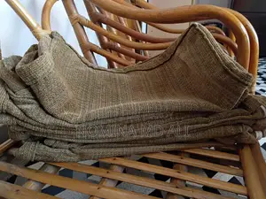কাউচের জন্য বালিশের কভার এবং বালিশ বিক্রি হবে