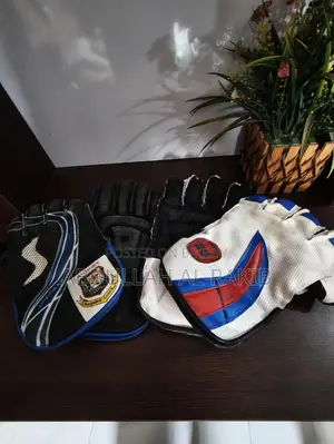 Tape Tennis Wicketkeeping Gloves (2 Pairs) – Used Good Condition