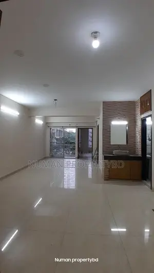 ১৮০০ বর্গফুট ৩ বেড নতুন লাক্সারি সেমি ফার্নিশড ফ্ল্যাট ভাড়া