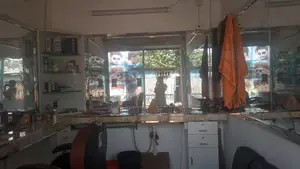 Men's Salon for Rent