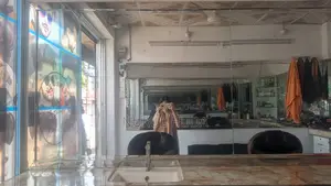 Men's Salon for Rent