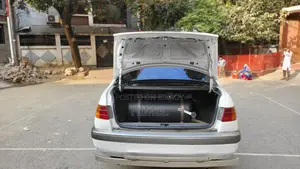 Toyota Corona . 1999