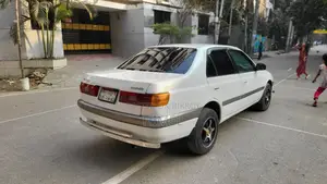 Toyota Corona . 1999