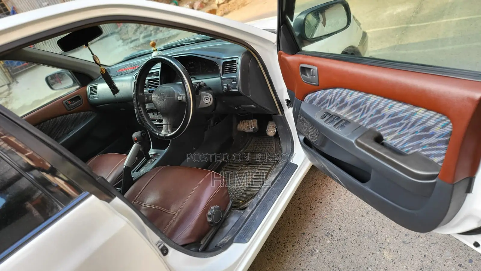 Toyota Corona . 1999