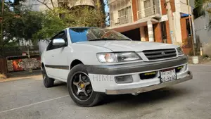 Toyota Corona . 1999