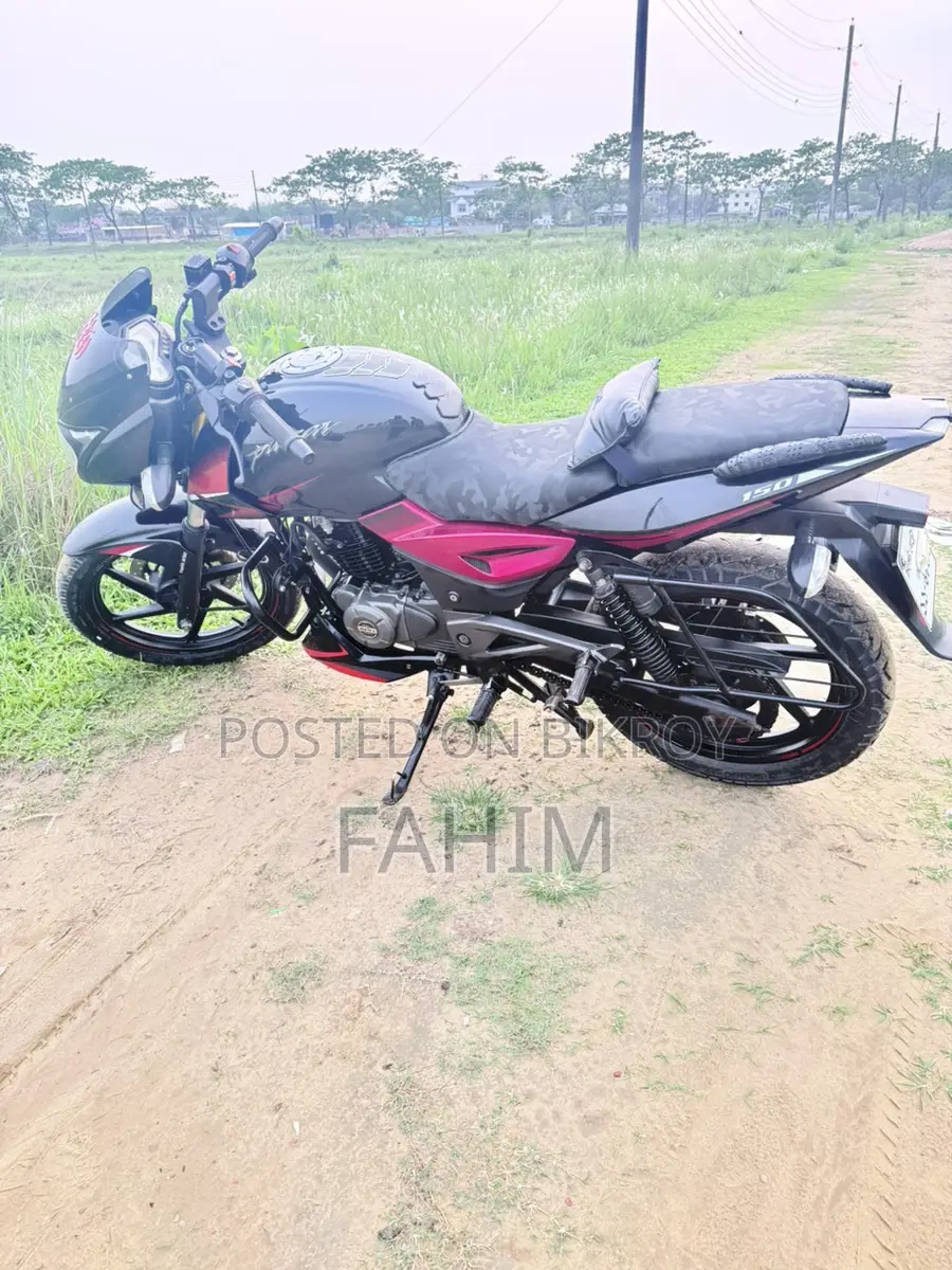 Bajaj Pulsar 150 . 2019