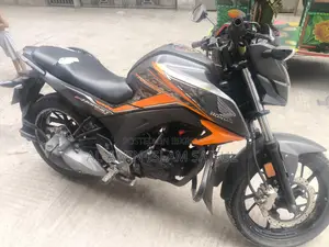 Honda Hornet . 2020