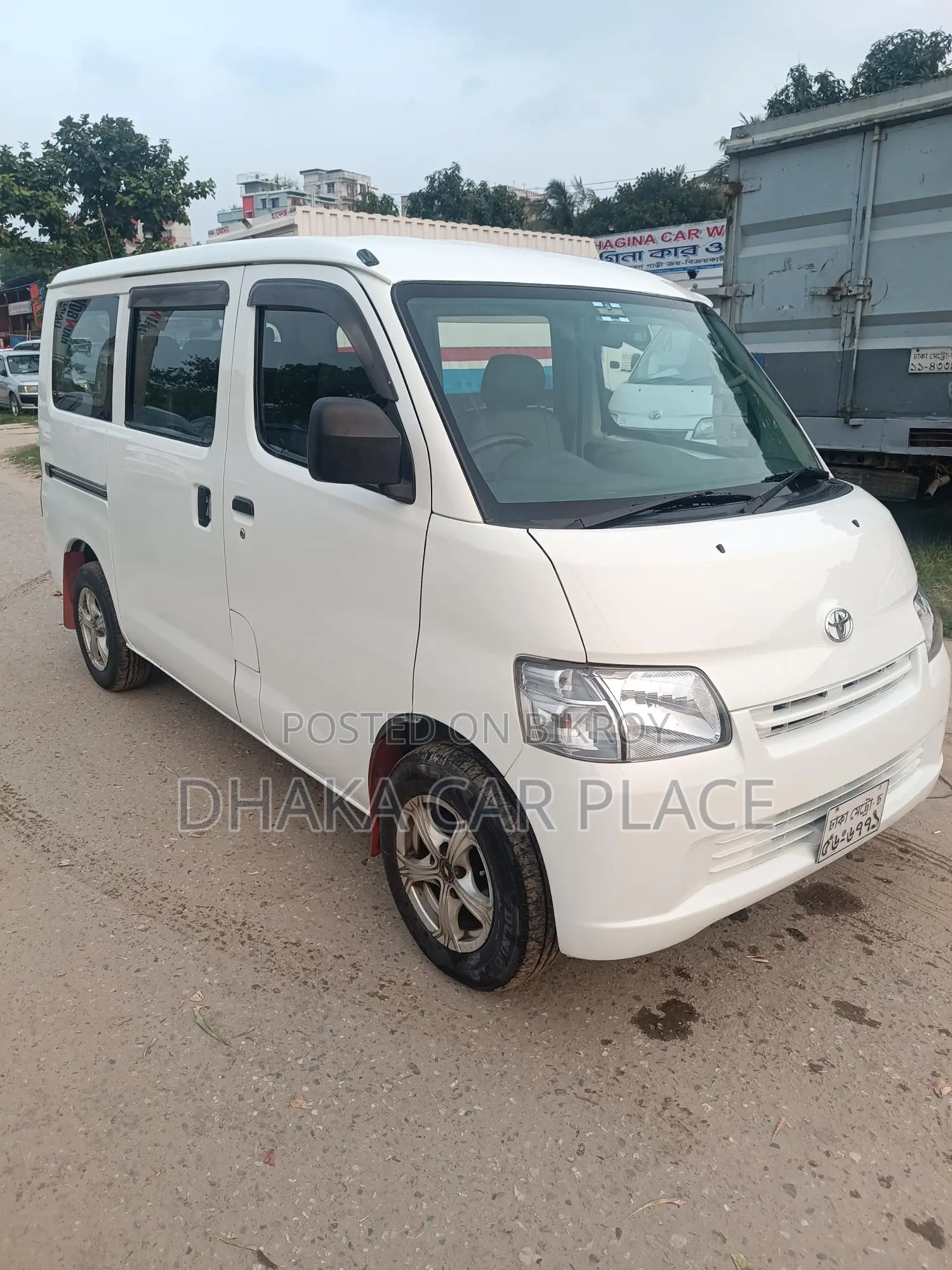 Toyota Noah S40 2011
