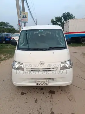 Toyota Noah S40 2011