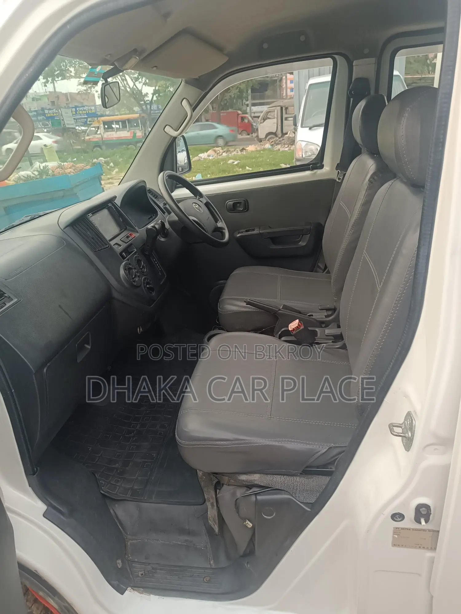 Toyota Noah S40 2011