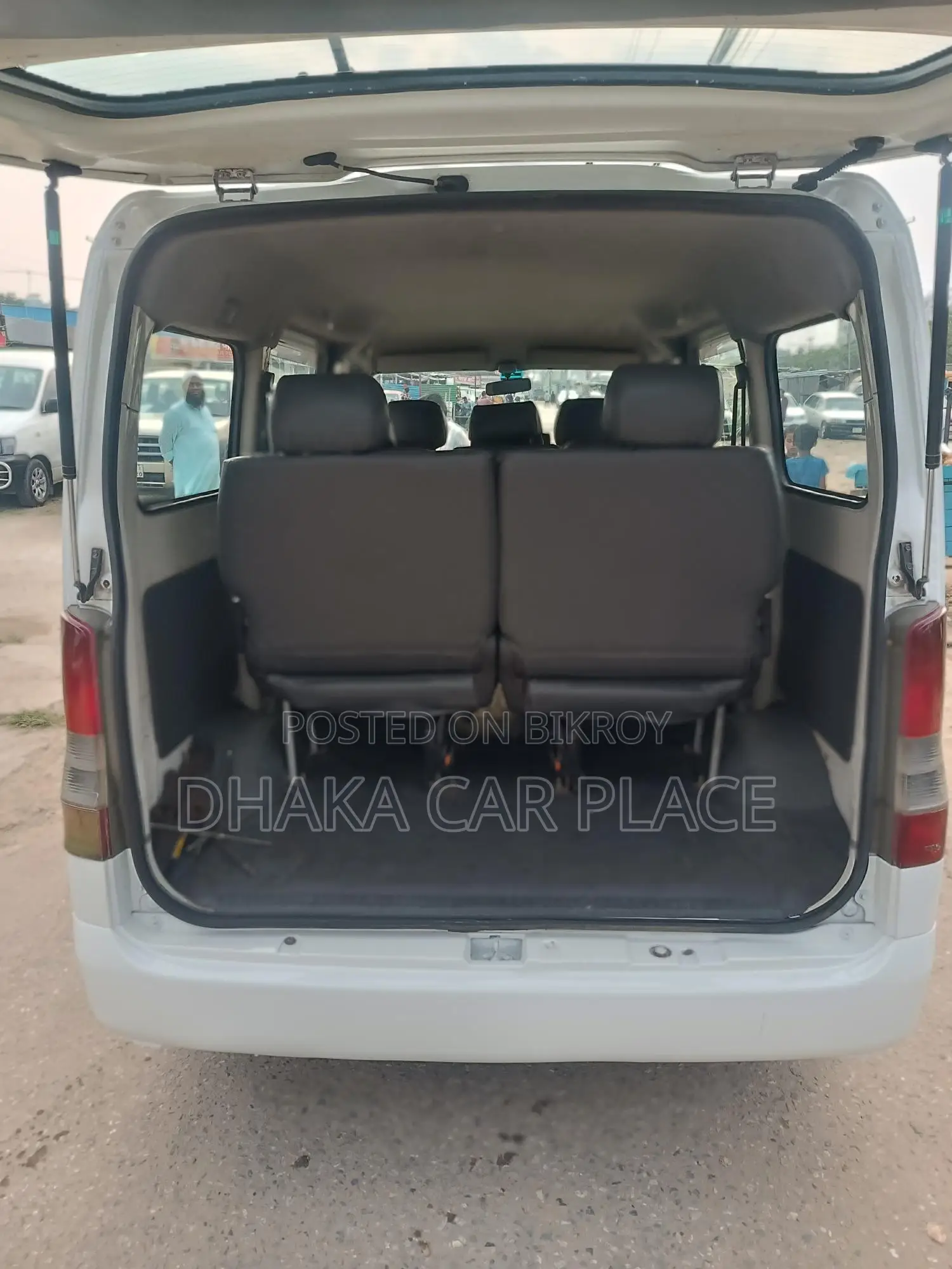 Toyota Noah S40 2011