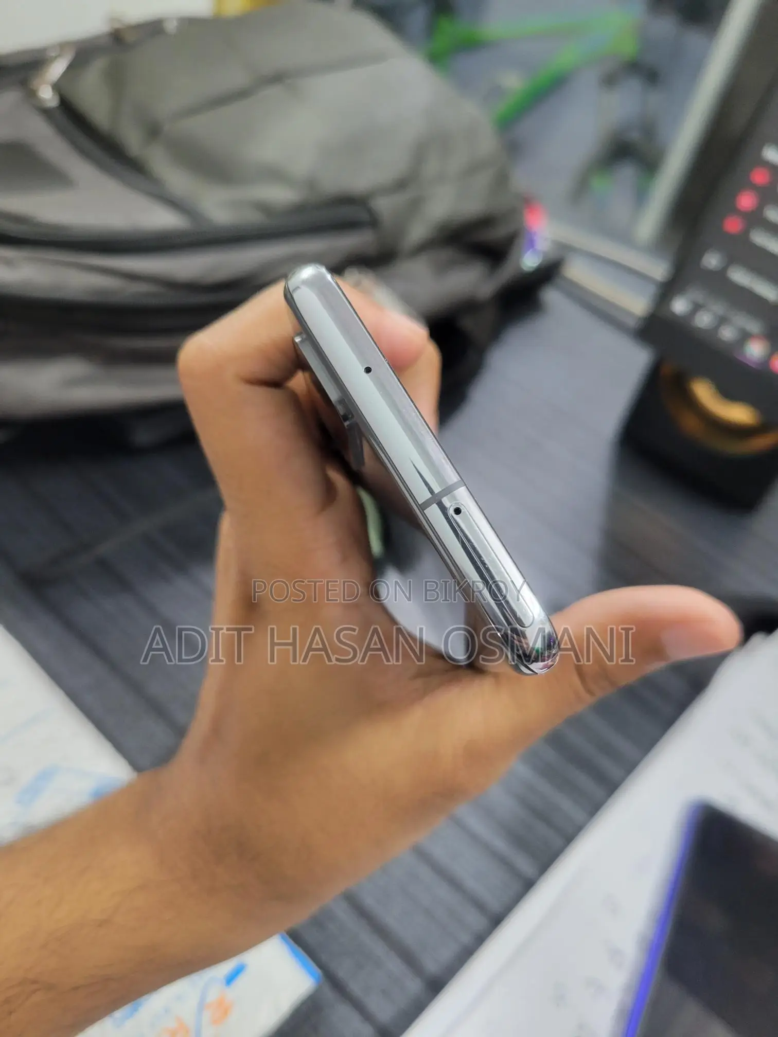 Samsung Galaxy S20 Japanese (Used)
