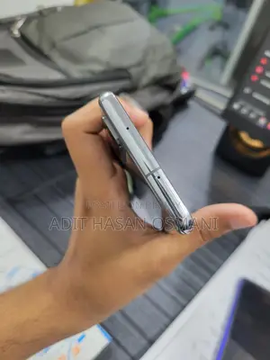 Samsung Galaxy S20 Japanese (Used)