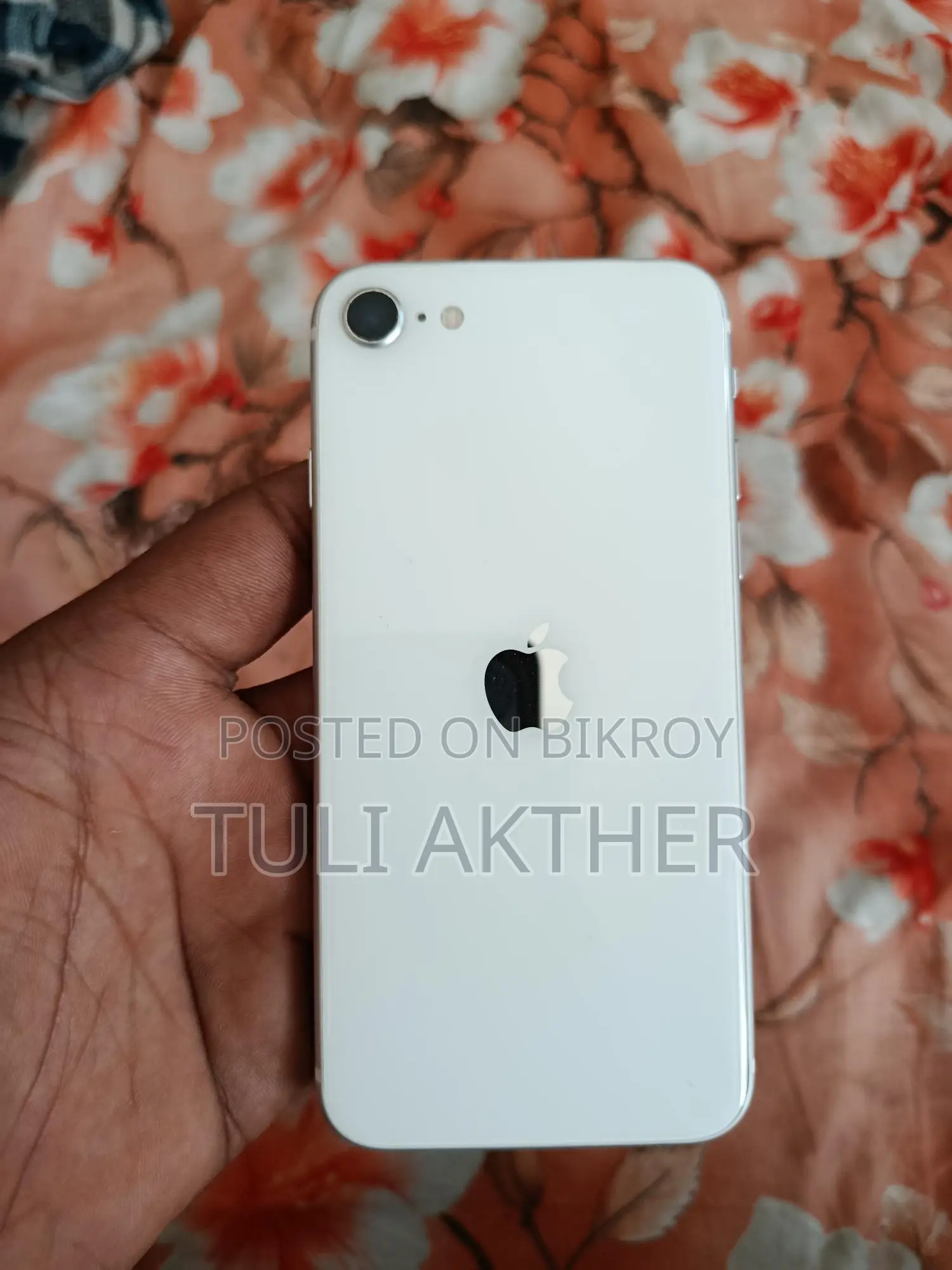 Apple iPhone SE . (Used)