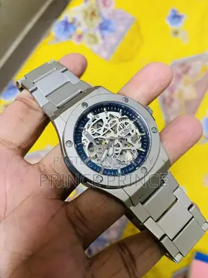 ইতালি থেকে আনা অটোমেটিক ঘড়ি