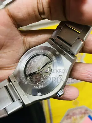 ইতালি থেকে আনা অটোমেটিক ঘড়ি