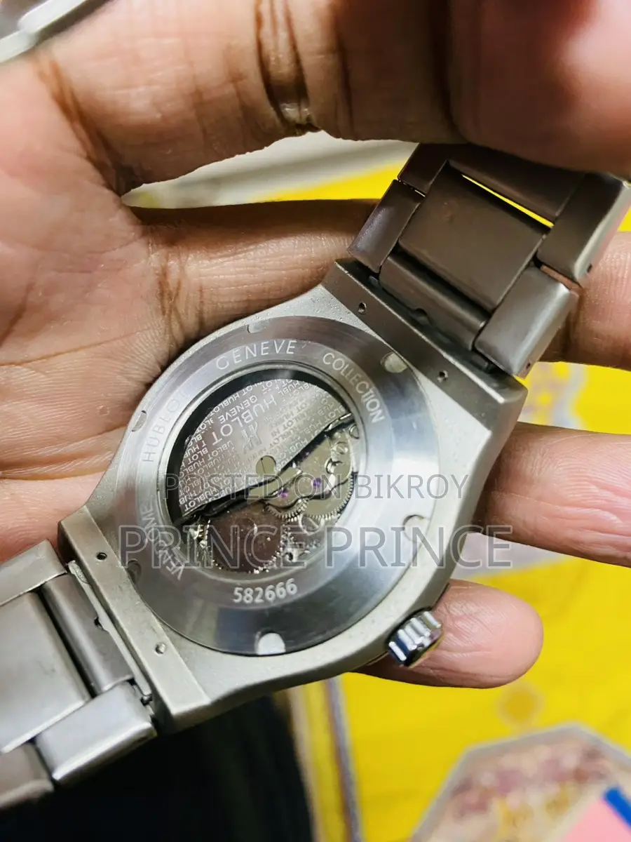 ইতালি থেকে আনা অটোমেটিক ঘড়ি