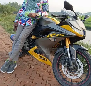 Yamaha R1 2019 Yellow