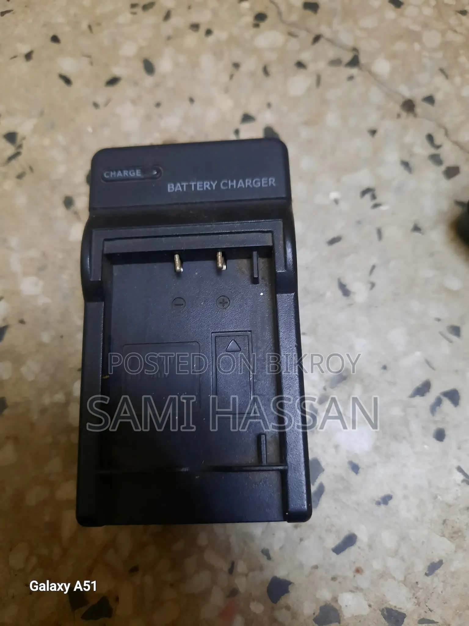 ক্যামেরা/কামকর্ডার ব্যাটারি চার্জার বিক্রয়ের জন্য