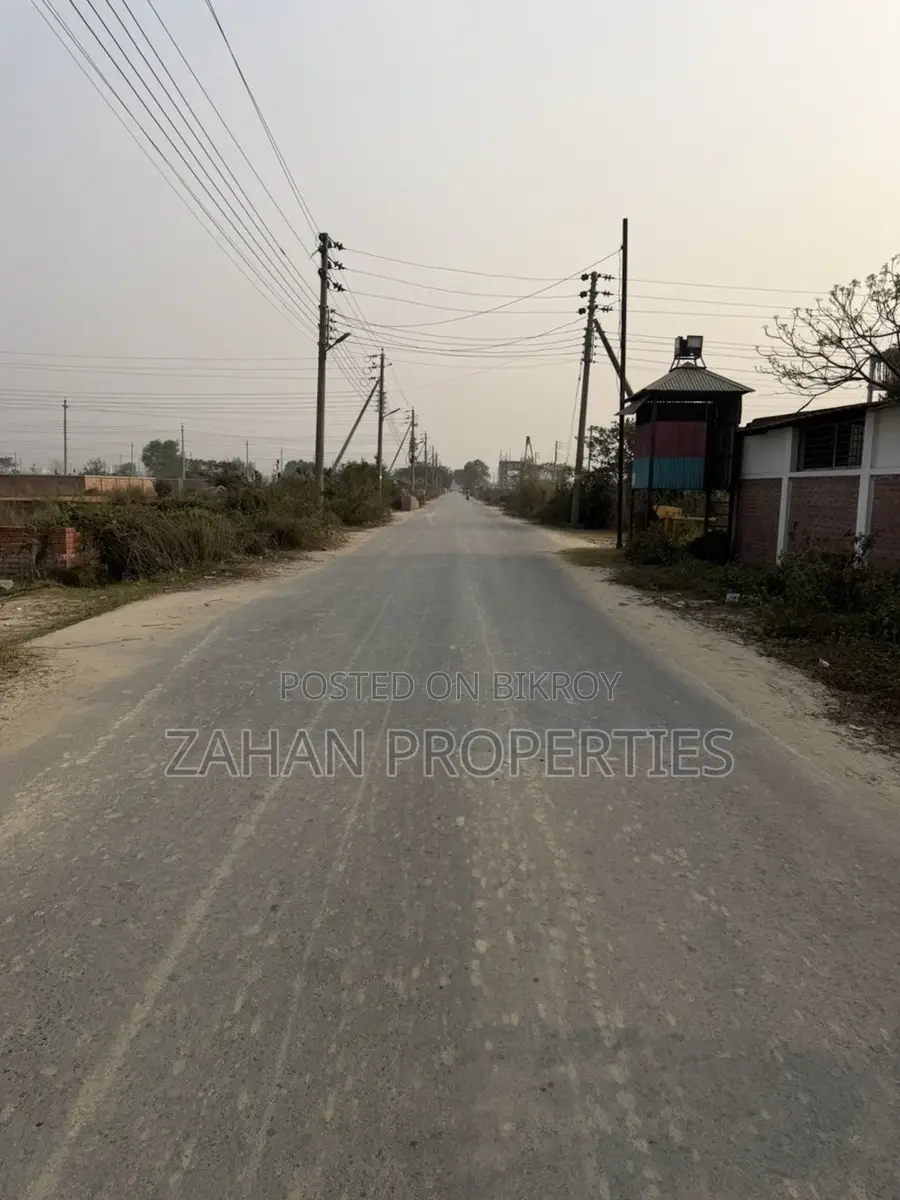 প্লট বিক্রয়.....বসুন্ধরা আই ব্লক ০৪ কাঠা দক্ষিণমুখী