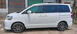 Toyota Noah 2004