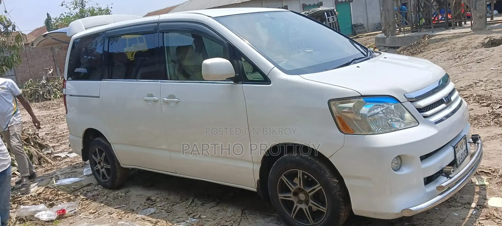 Toyota Noah 2004