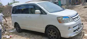 Toyota Noah 2004