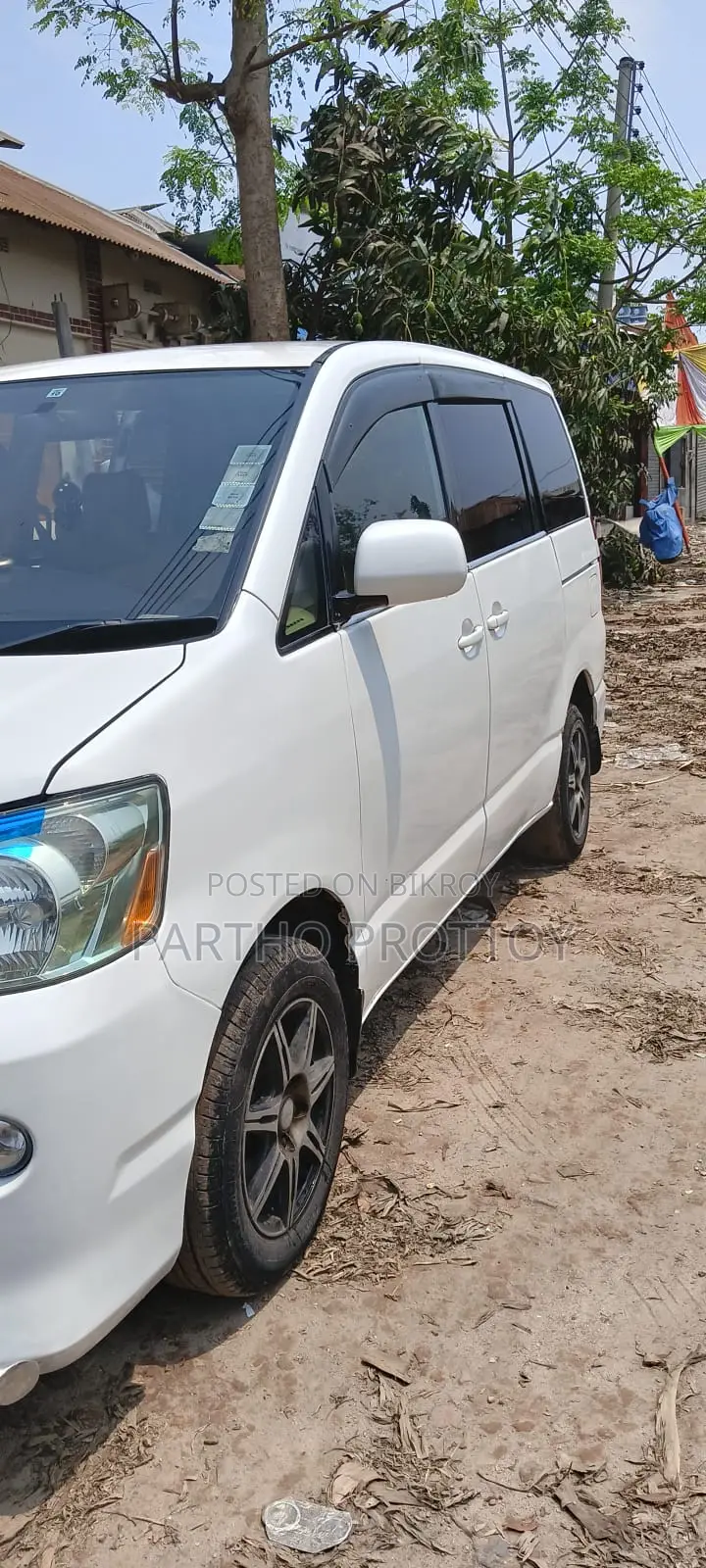 Toyota Noah 2004