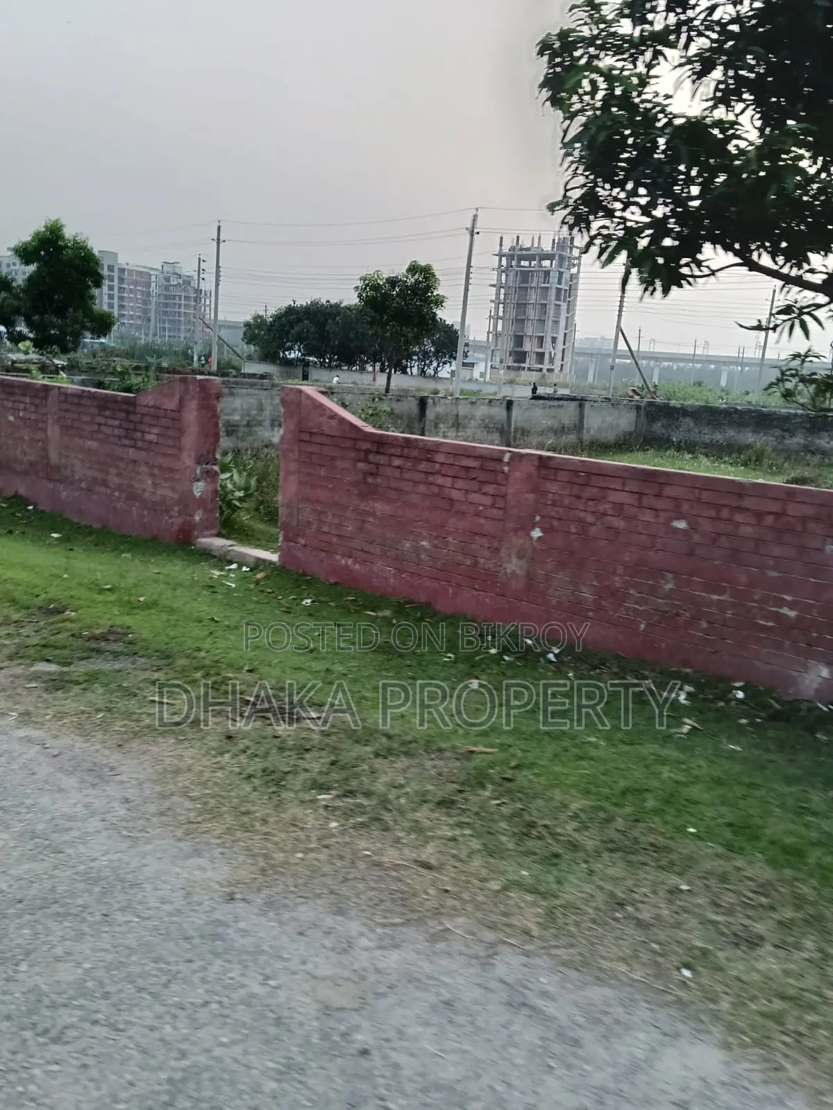 সেক্টর-১৭/ডি-তে কর্নার ৩ কাঠা দক্ষিণ/পূর্বমুখী প্লট