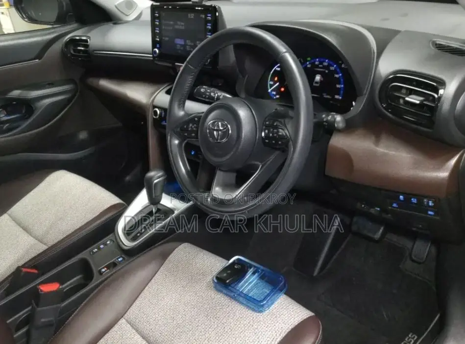 Toyota Yaris Cross Z Hybrid Red Wine 2021
