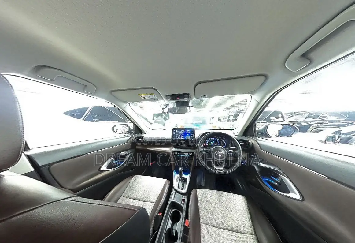 Toyota Yaris Cross Z Hybrid Red Wine 2021