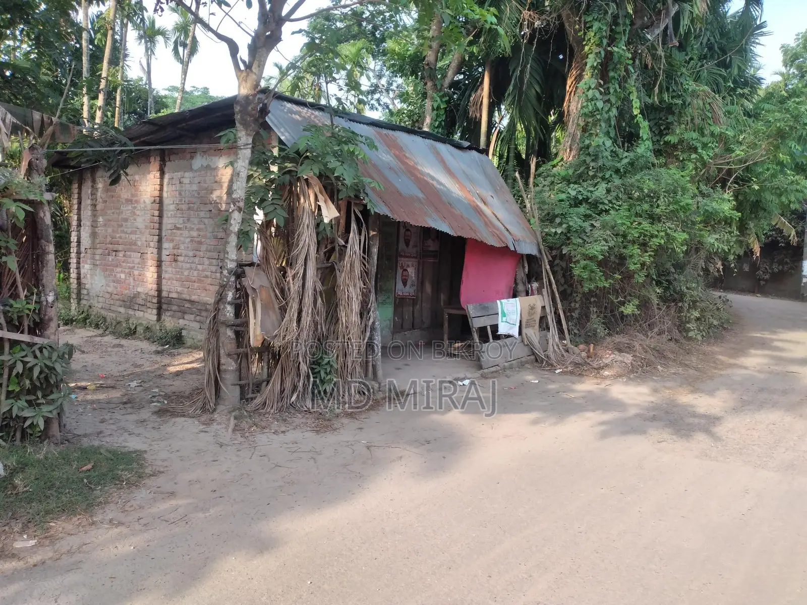 দোকান সহ জমি বিক্রয়