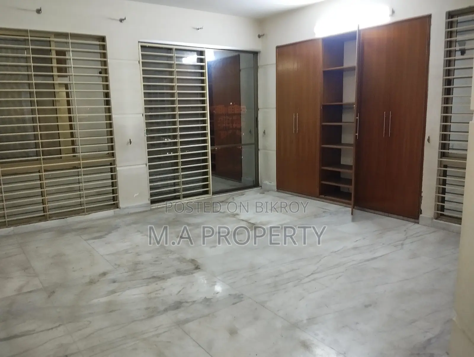 EXCLUSIVE UNFURNISHED FLAT RENT IN GULSHAN I