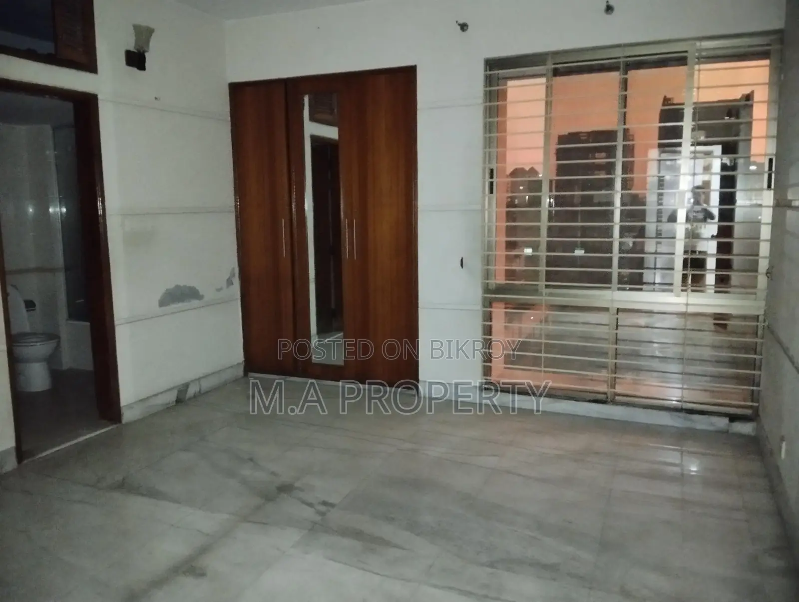 EXCLUSIVE UNFURNISHED FLAT RENT IN GULSHAN I