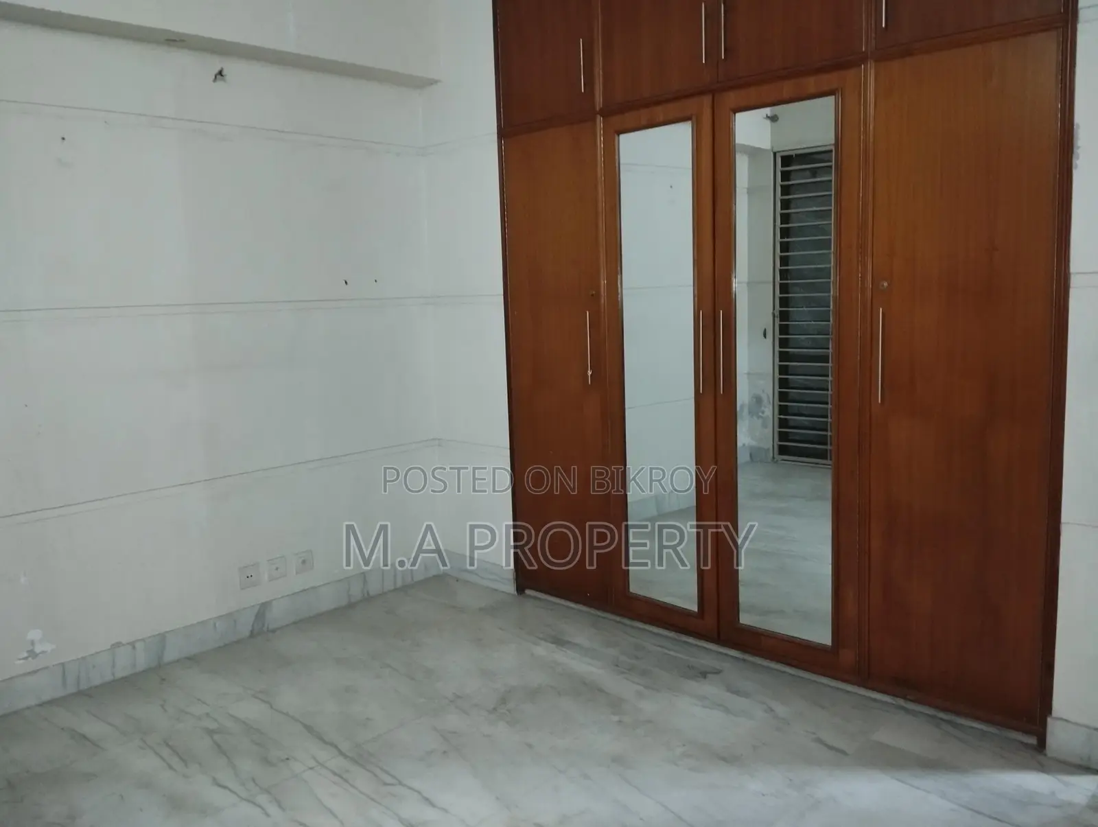 EXCLUSIVE UNFURNISHED FLAT RENT IN GULSHAN I