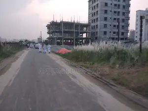 ৪০০০ সিরিয়ালে এন-ব্লকে দক্ষিন মুখি ৫-কাঠা প্লট বিক্রয়