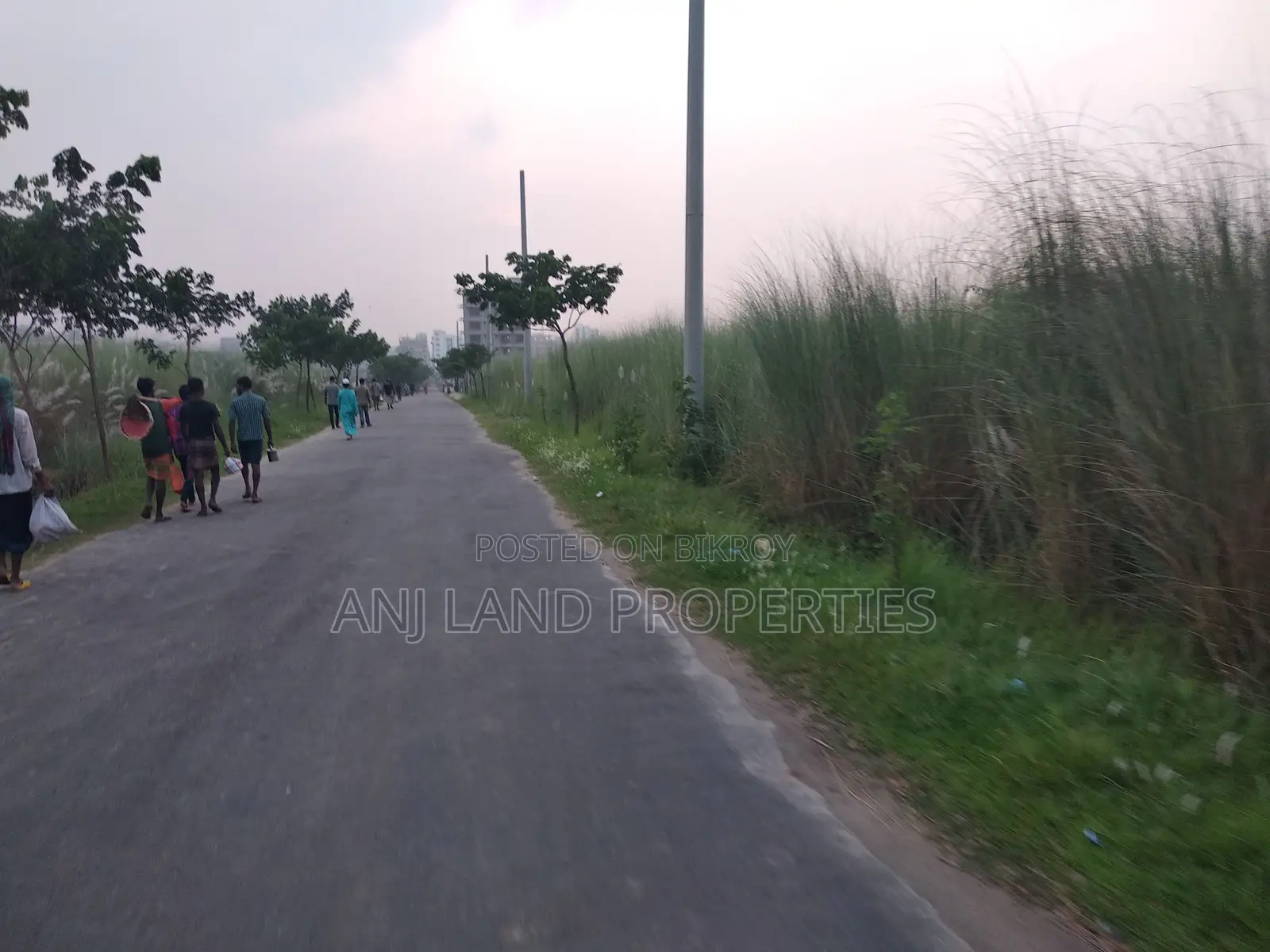 ৪০০০ সিরিয়ালে এন-ব্লকে দক্ষিন মুখি ৫-কাঠা প্লট বিক্রয়