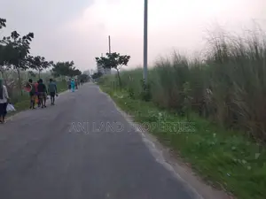 ৪০০০ সিরিয়ালে এন-ব্লকে দক্ষিন মুখি ৫-কাঠা প্লট বিক্রয়