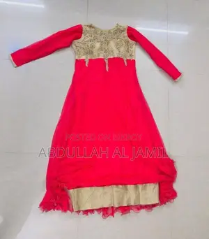 আকর্ষণীয় লাল ও সোনালী থ্রি-পিস