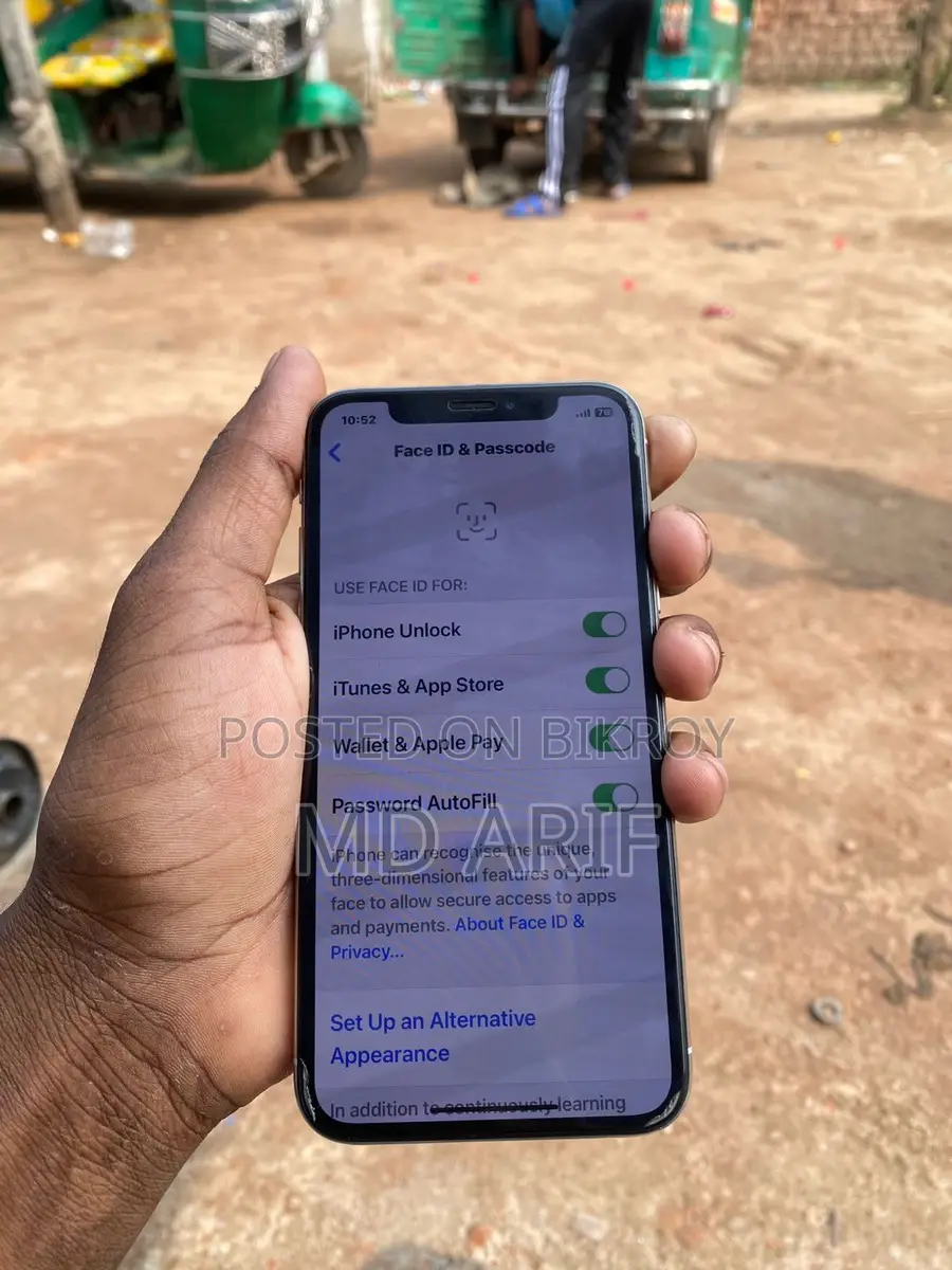 Apple iPhone X (Used)