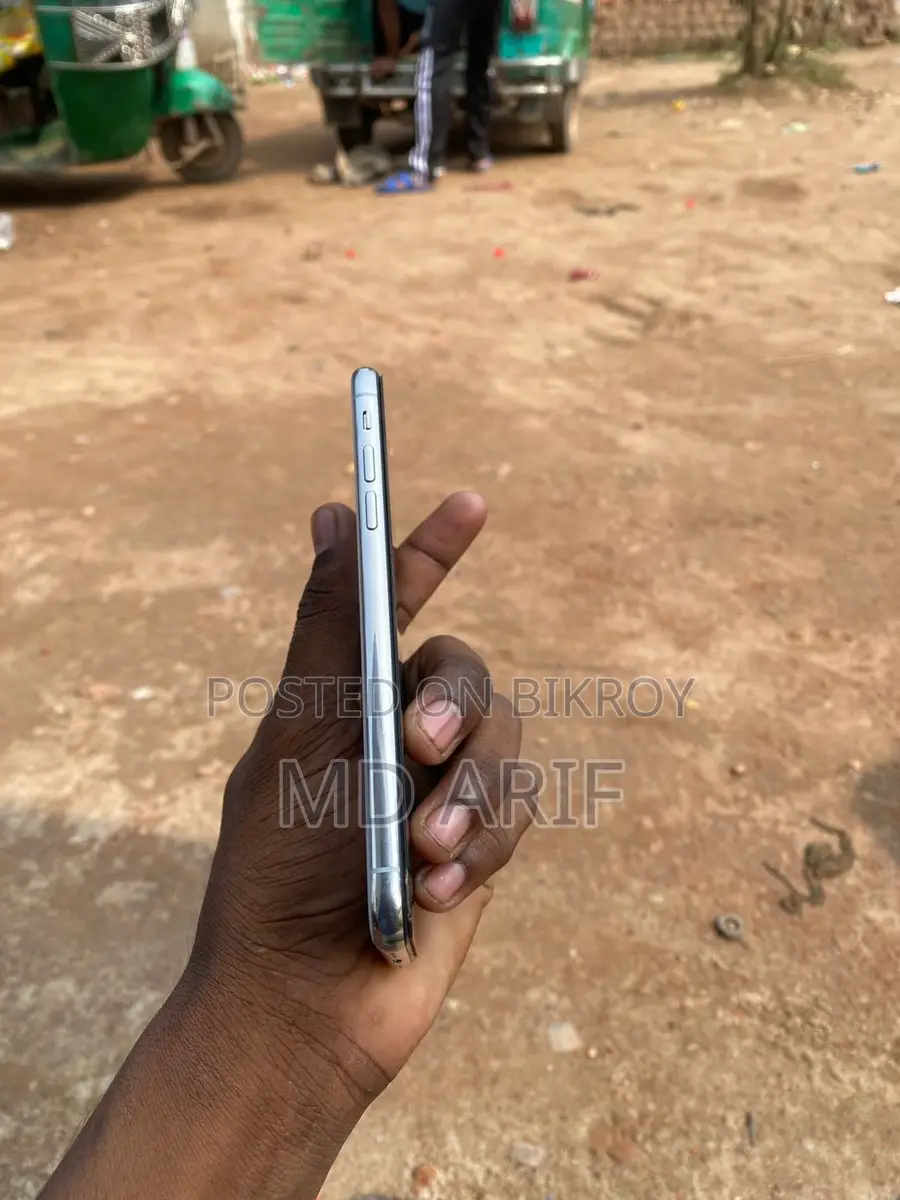 Apple iPhone X (Used)