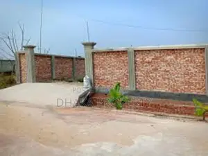 সেক্টর-১৫/সি-তে ৬০ ফুট রাস্তার পাশে ৩ কাঠার পার্ক ফেস জমি
