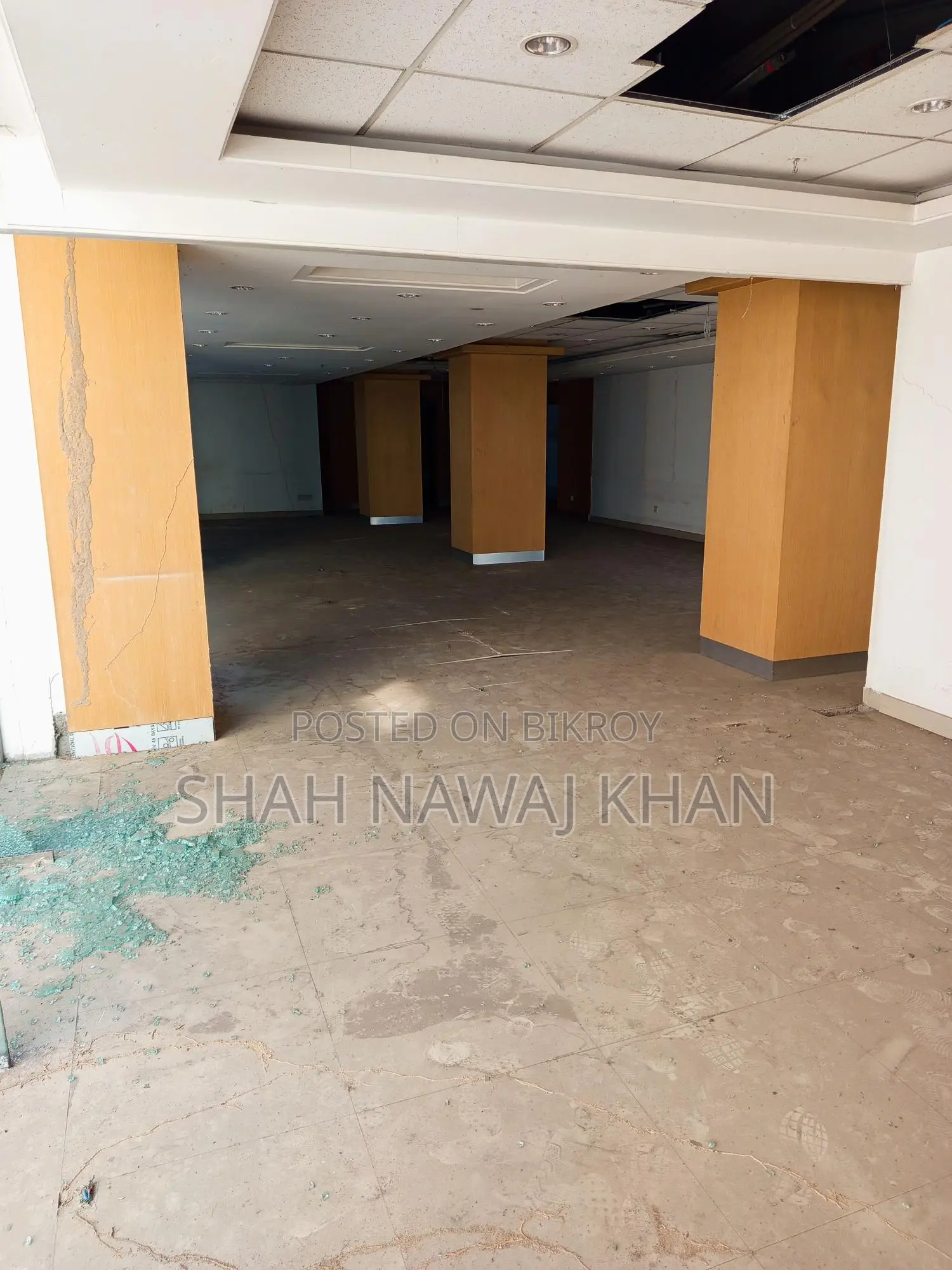 Commercial Space for Rent at Dhanmondi 7.