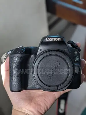 Canon EOS 200D